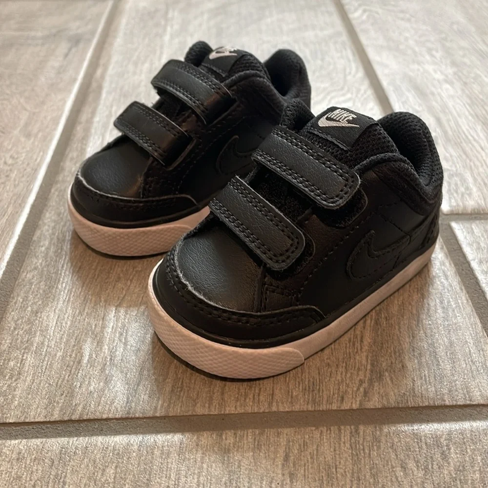 Nike Black Toddler Velcro Sneakers with White Soles
